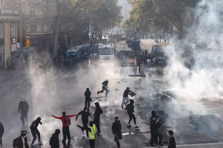 Franța mobilizează militari pentru protestele de sâmbătă