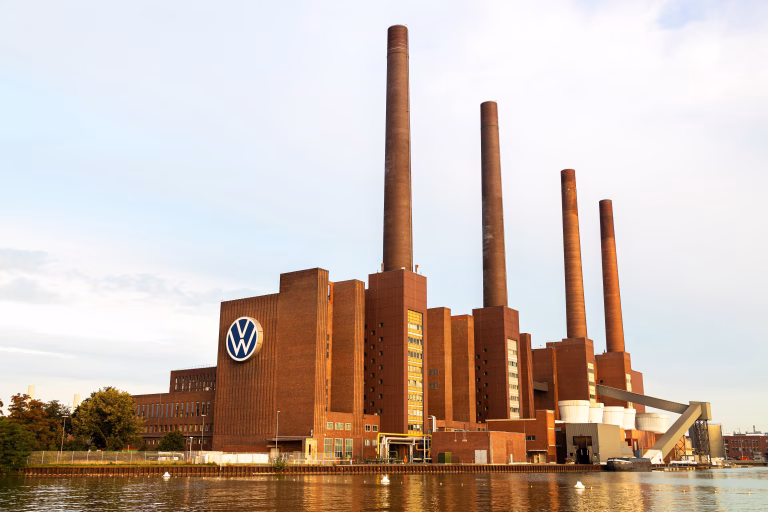 Angajații Volkswagen amenință cu greve din ianuarie 2027