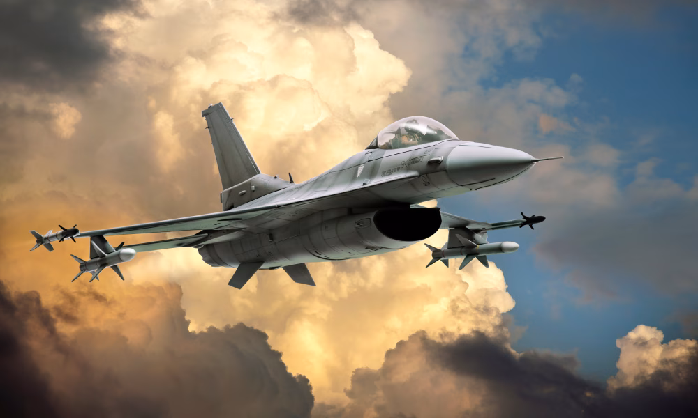 Piloți români de F-16 au doborât două drone deasupra apelor teritoriale ale României