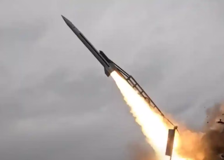 Ucraina lansează racheta balistică FP-7 în premieră